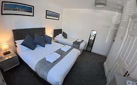 Oakhurst Gatwick B&B