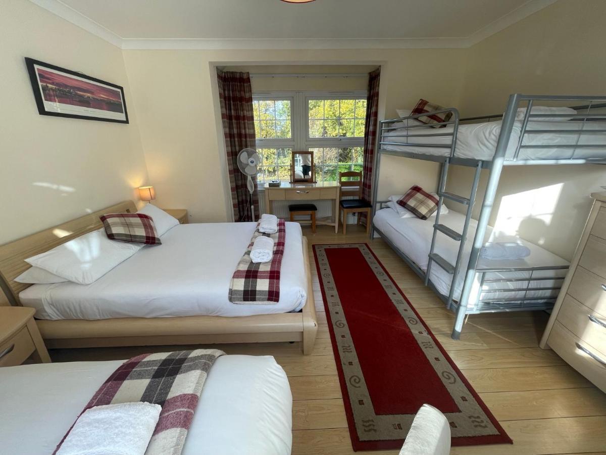 Oakhurst Gatwick B&B Crawley  Exterior foto