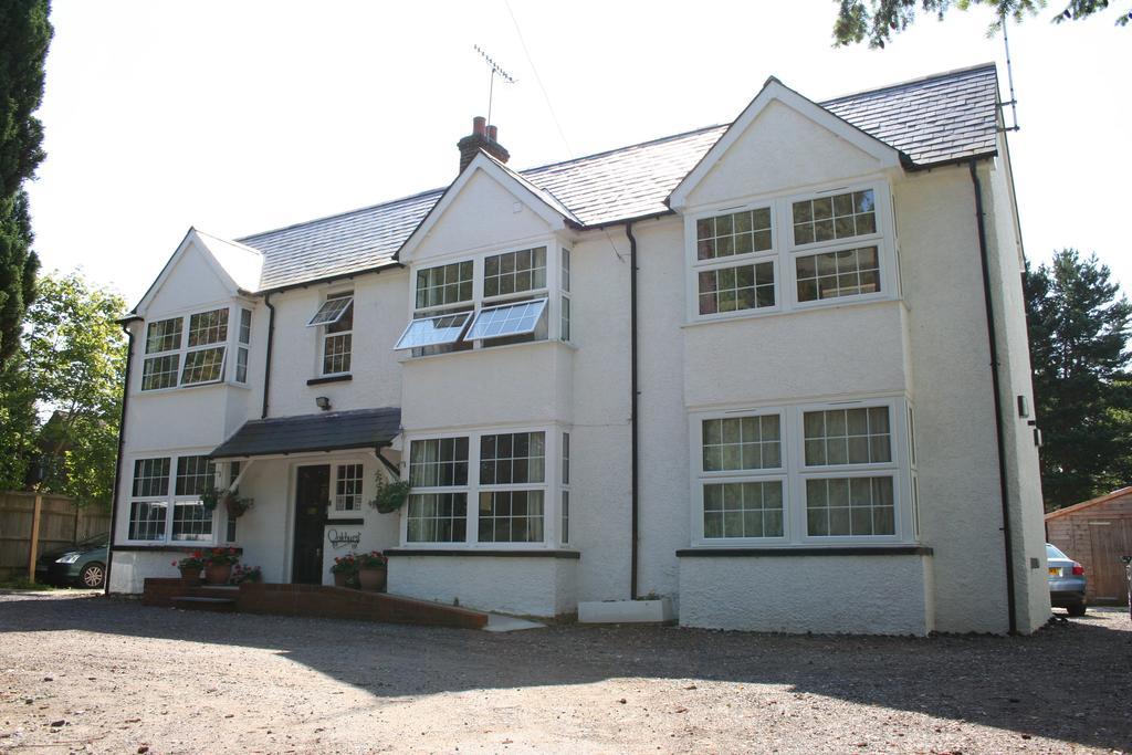 Oakhurst Gatwick B&B Crawley  Exterior foto